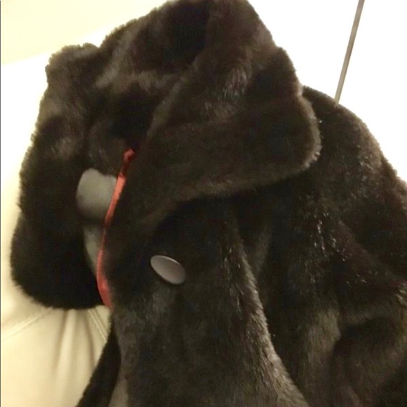 Beautiful Vintage Faux Fur Coat! Vegan Friendly 💖 - Picture 3 of 7